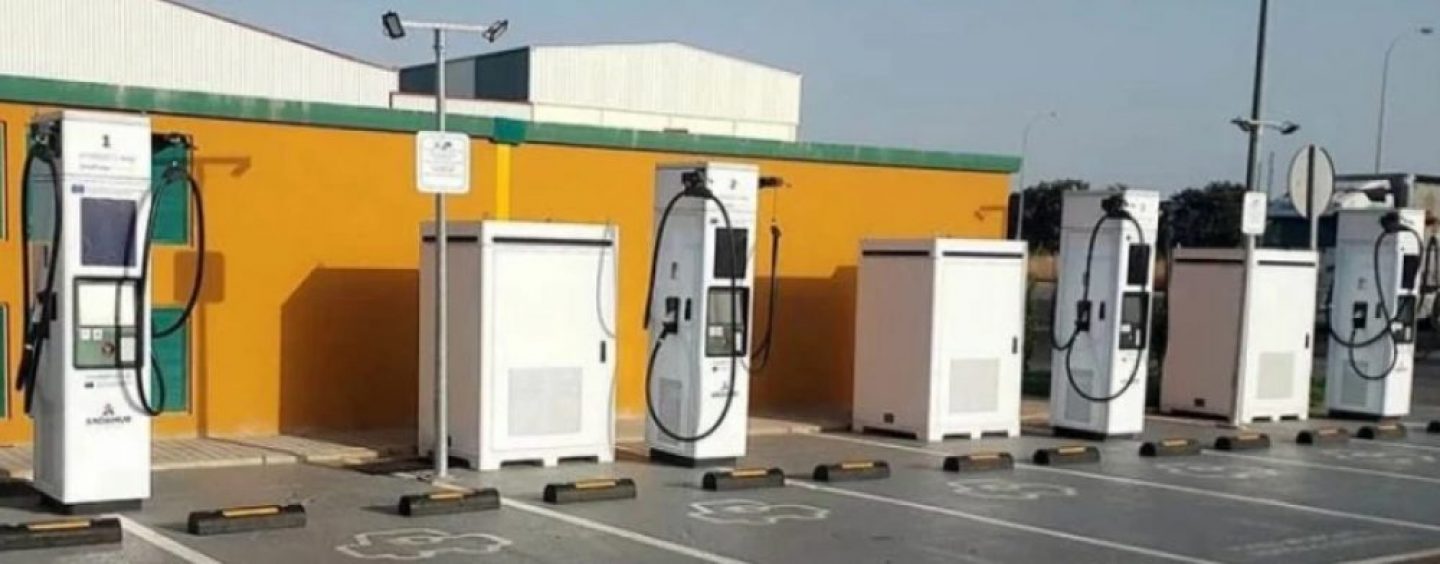 La UE acuerda desplegar cargadores para vehículos eléctricos cada 60 kilómetros