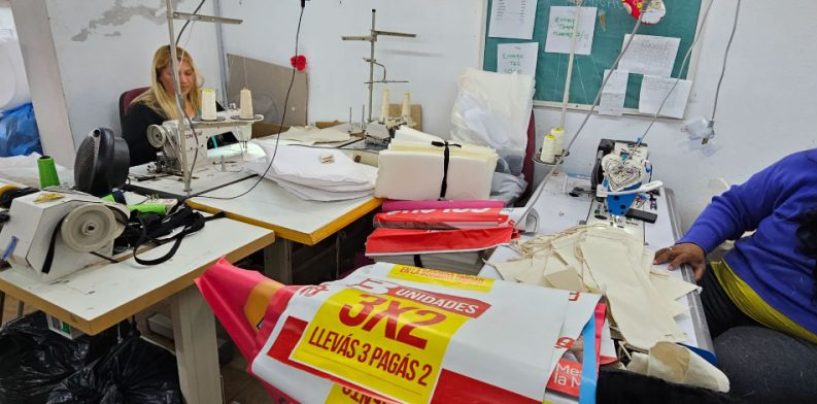 Cómo convertir lonas y uniformes en desuso en nuevos productos