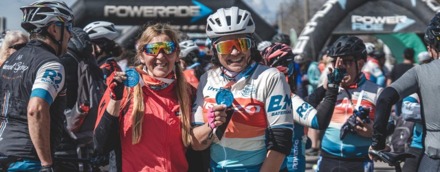 Coca-Cola y Vuelta Ballenas convierten 3.500 kilos de plástico en medallas recicladas