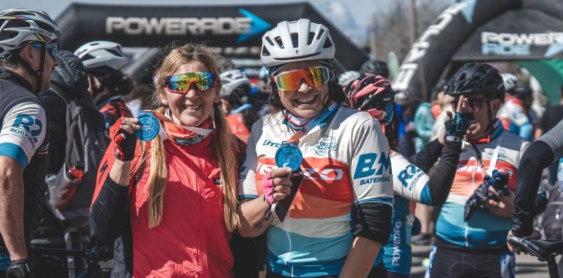 Coca-Cola y Vuelta Ballenas convierten 3.500 kilos de plástico en medallas recicladas