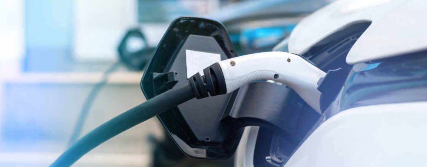 Europa acelera el cambio en movilidad: electrificación lidera y el hidrógeno gana terreno