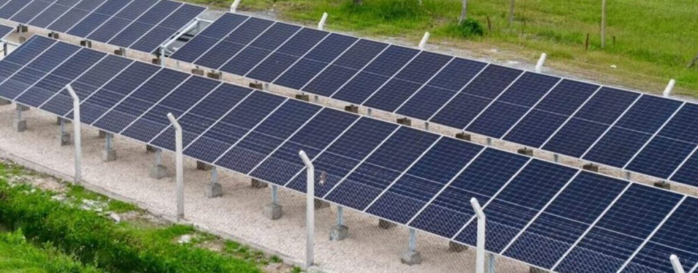 Aubasa inauguró su primer parque solar para abastecer la infraestructura vial