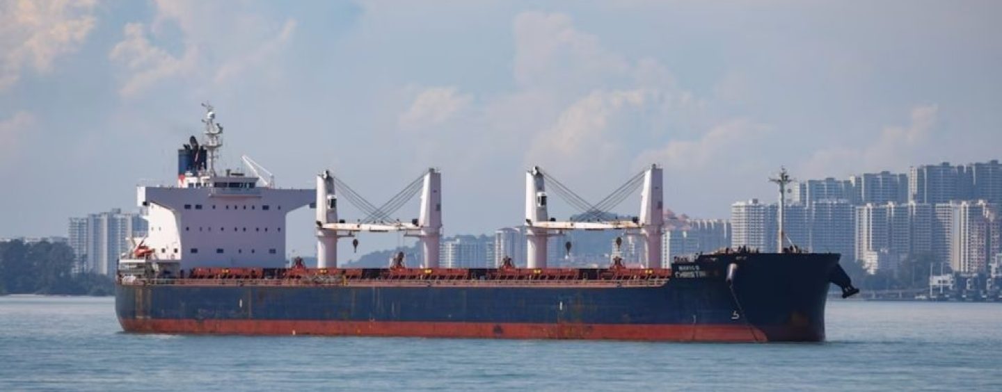 Barcos de carga a vela: cómo el viento ayuda a reducir combustible y emisiones